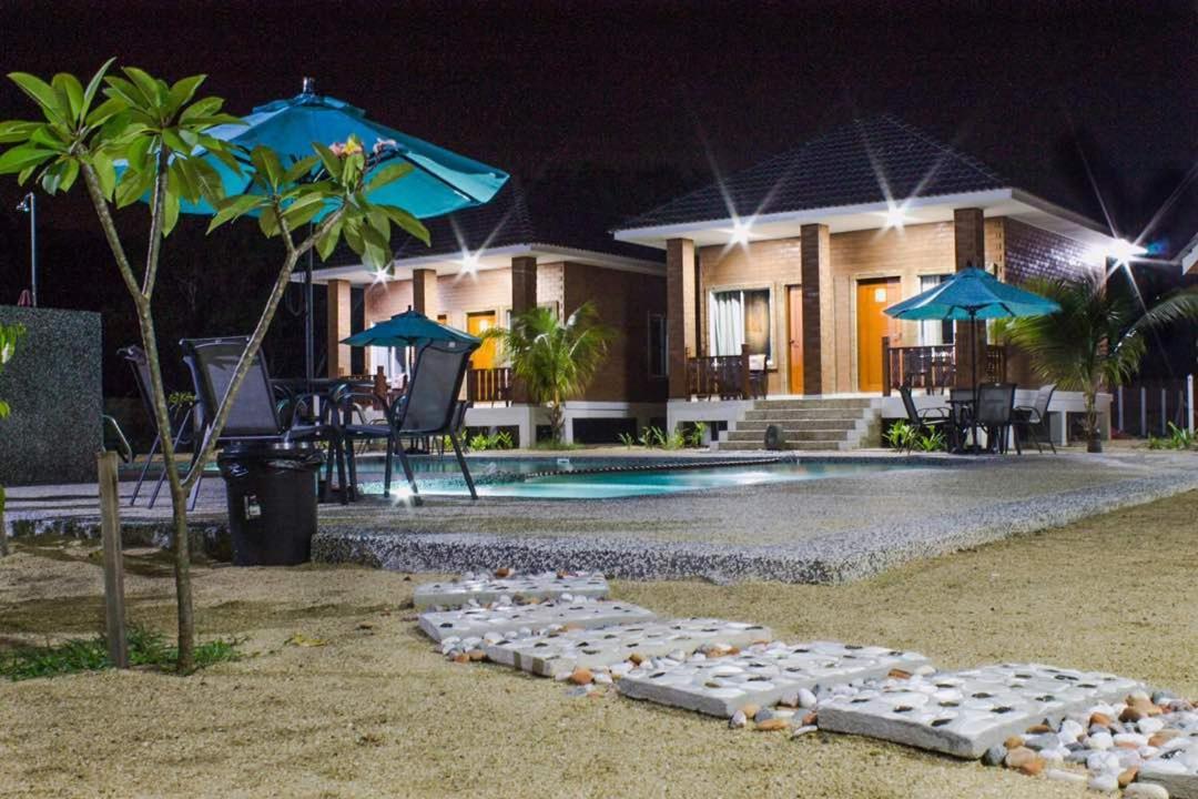 Отель Casa Tanjung Jara Дунгун Экстерьер фото